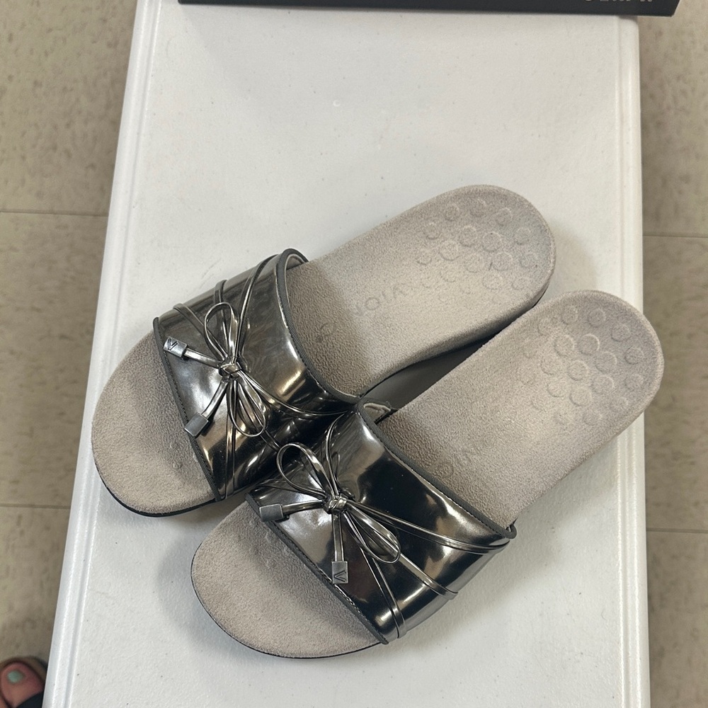 Vionic Bella Women's Silver Slide Sandals
